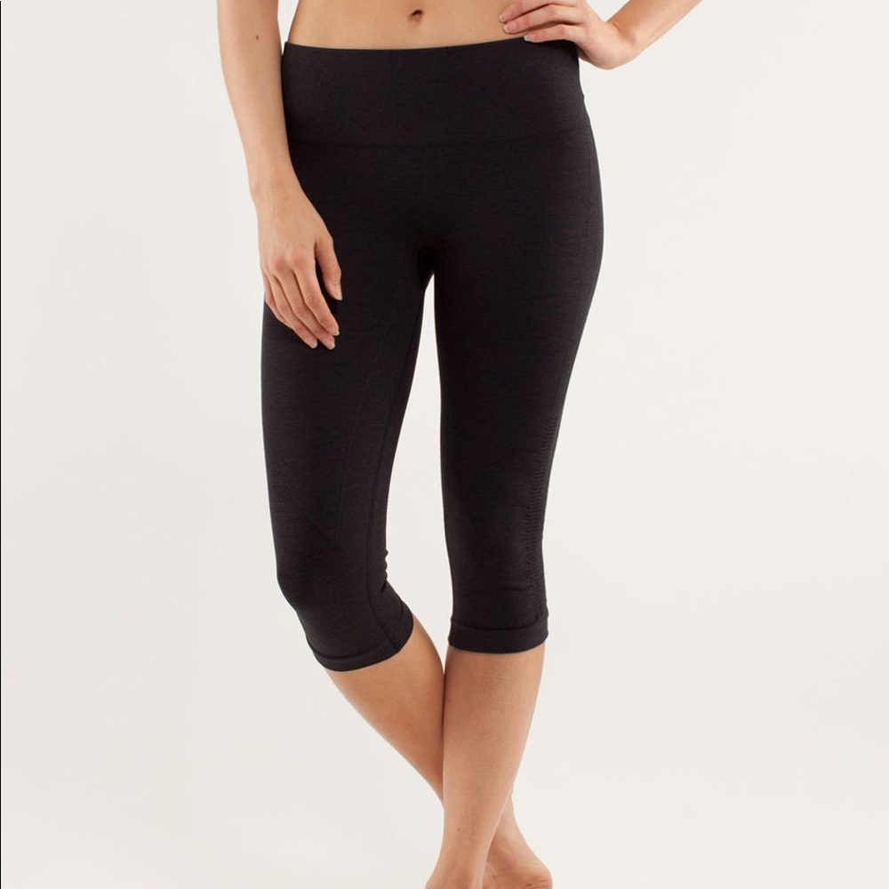 LULULEMON CROPPED LEGGINGS